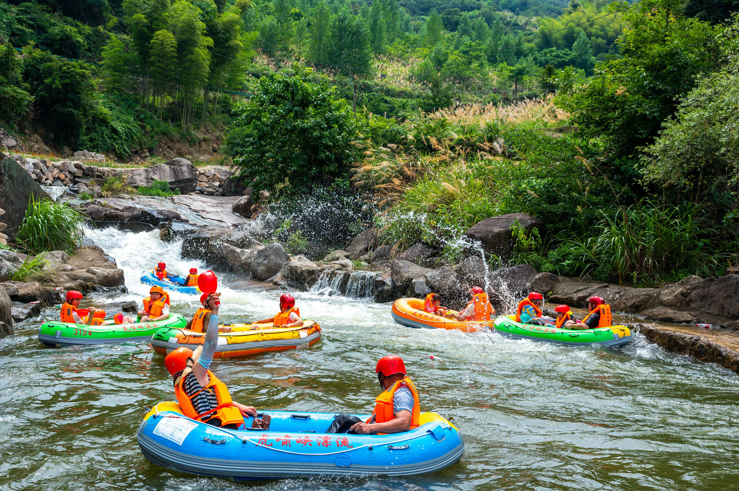 包含世界漂流大赛，水上速度与激情的激烈碰撞的词条
