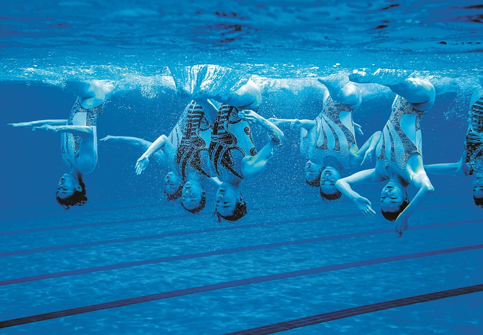 九游会-花样游泳表演，水中芭蕾精彩纷呈