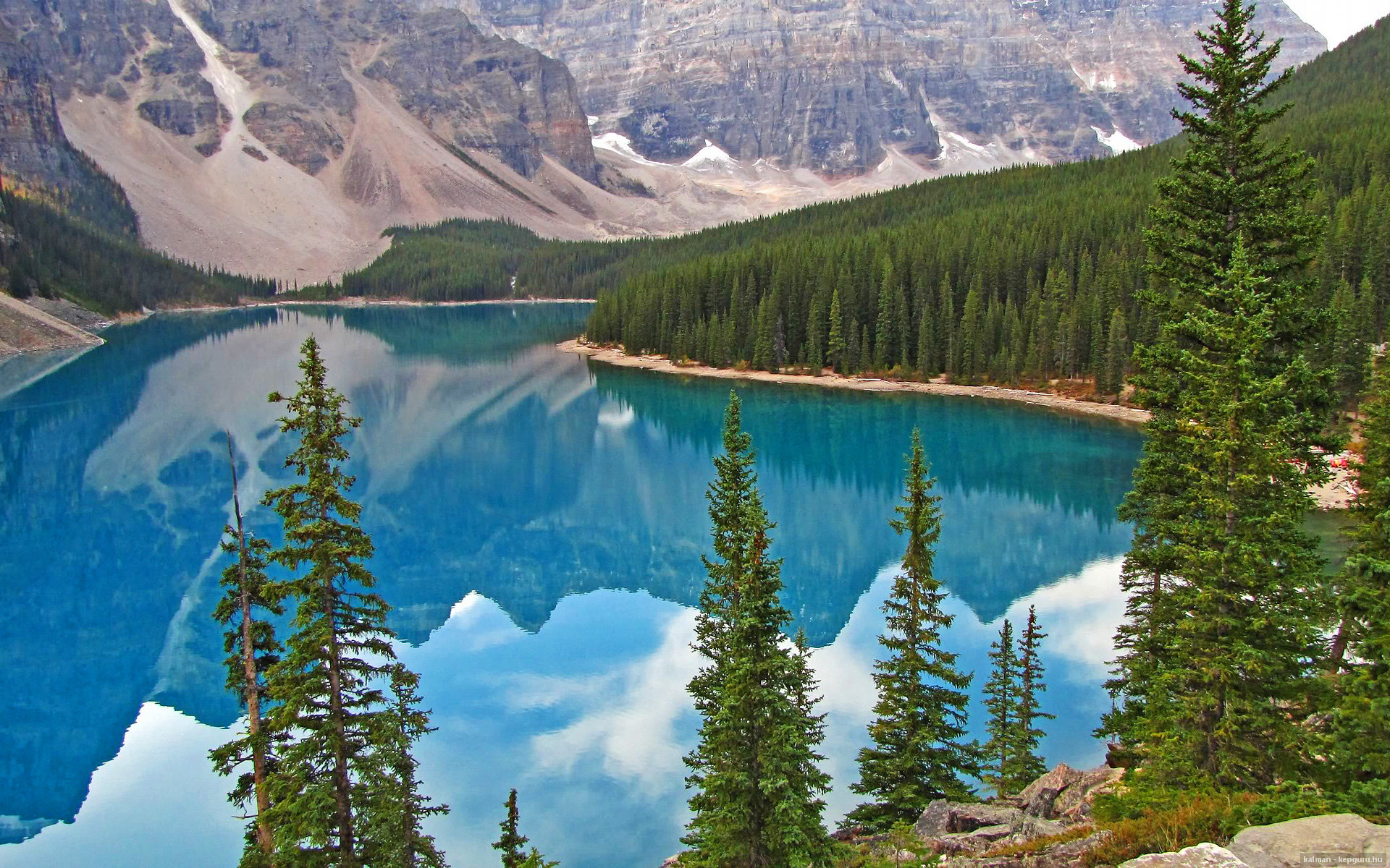 足球赛场精彩绝伦,比赛结果扣人心弦,足球赛场上精彩的瞬间句子