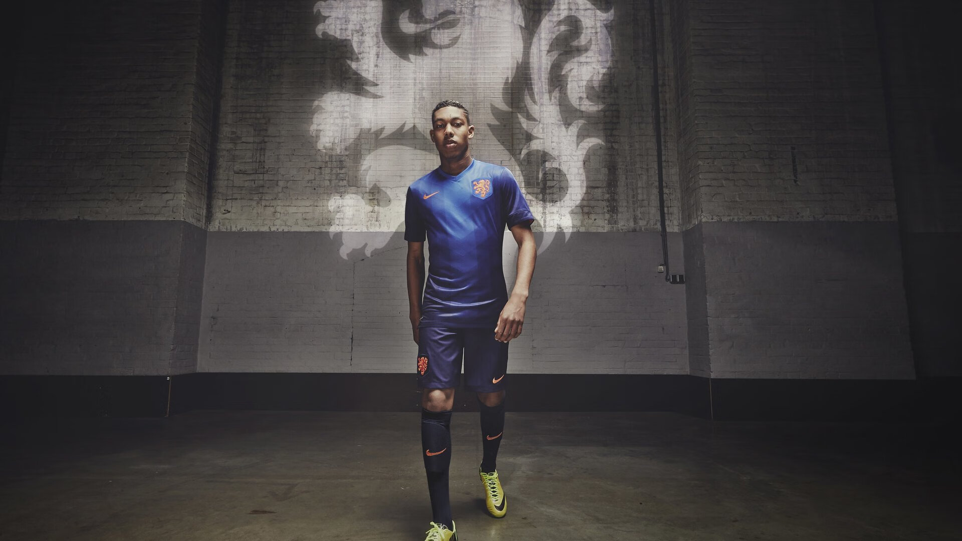 英超比赛中，精彩反击和神级扑救引发热议，英超十佳扑救